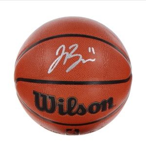 Jalen Brunson signed basketball authenticated by Beckett